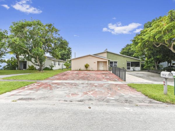5918 S Rue Road, West Palm Beach, FL 33415