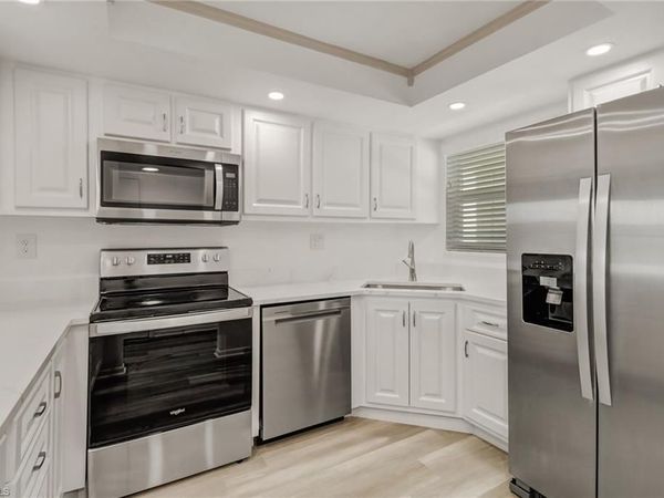 21 High Point CIR E, Unit 504, NAPLES, FL 34103