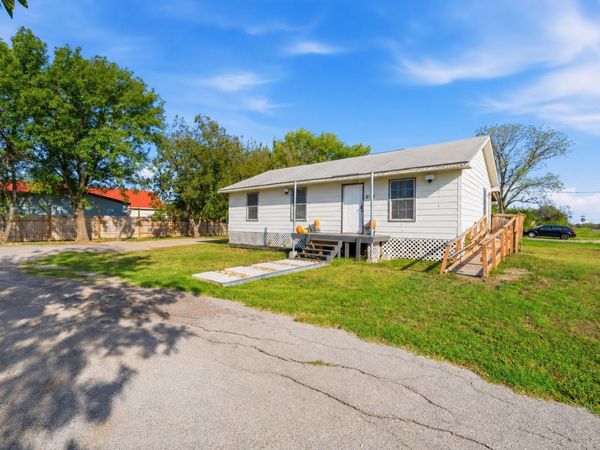 309 E Parsons ST , Manor, TX 78653