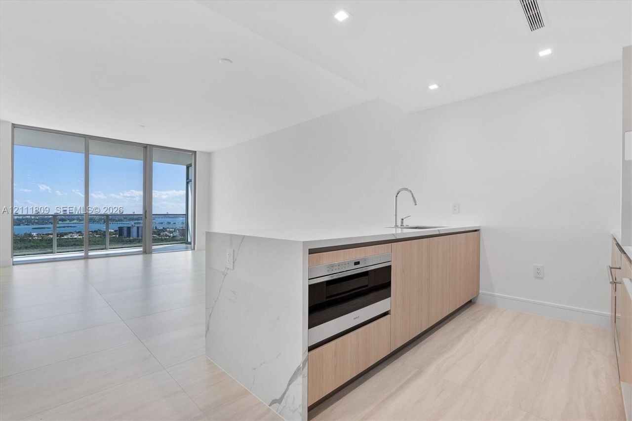 2411 Laguna Circle , Unit 2304, North Miami, FL 33181 Photo