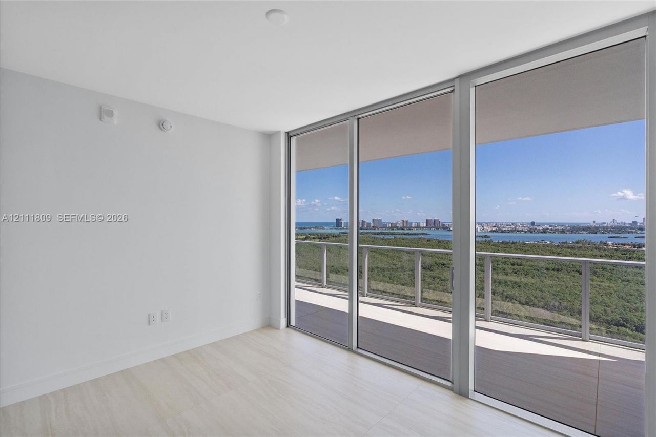2411 Laguna Circle , Unit 2304, North Miami, FL 33181 Photo