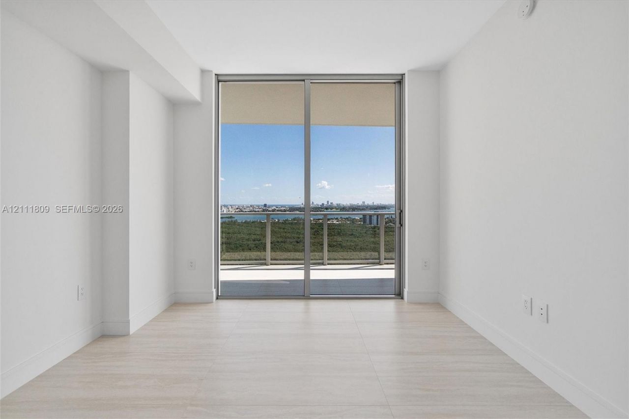 2411 Laguna Circle , Unit 2304, North Miami, FL 33181 Photo