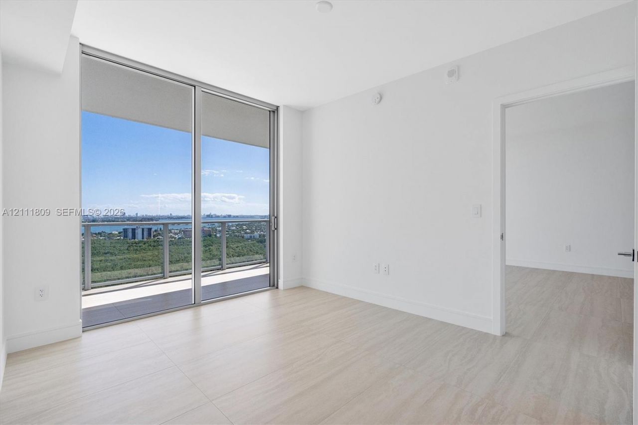 2411 Laguna Circle , Unit 2304, North Miami, FL 33181 Photo