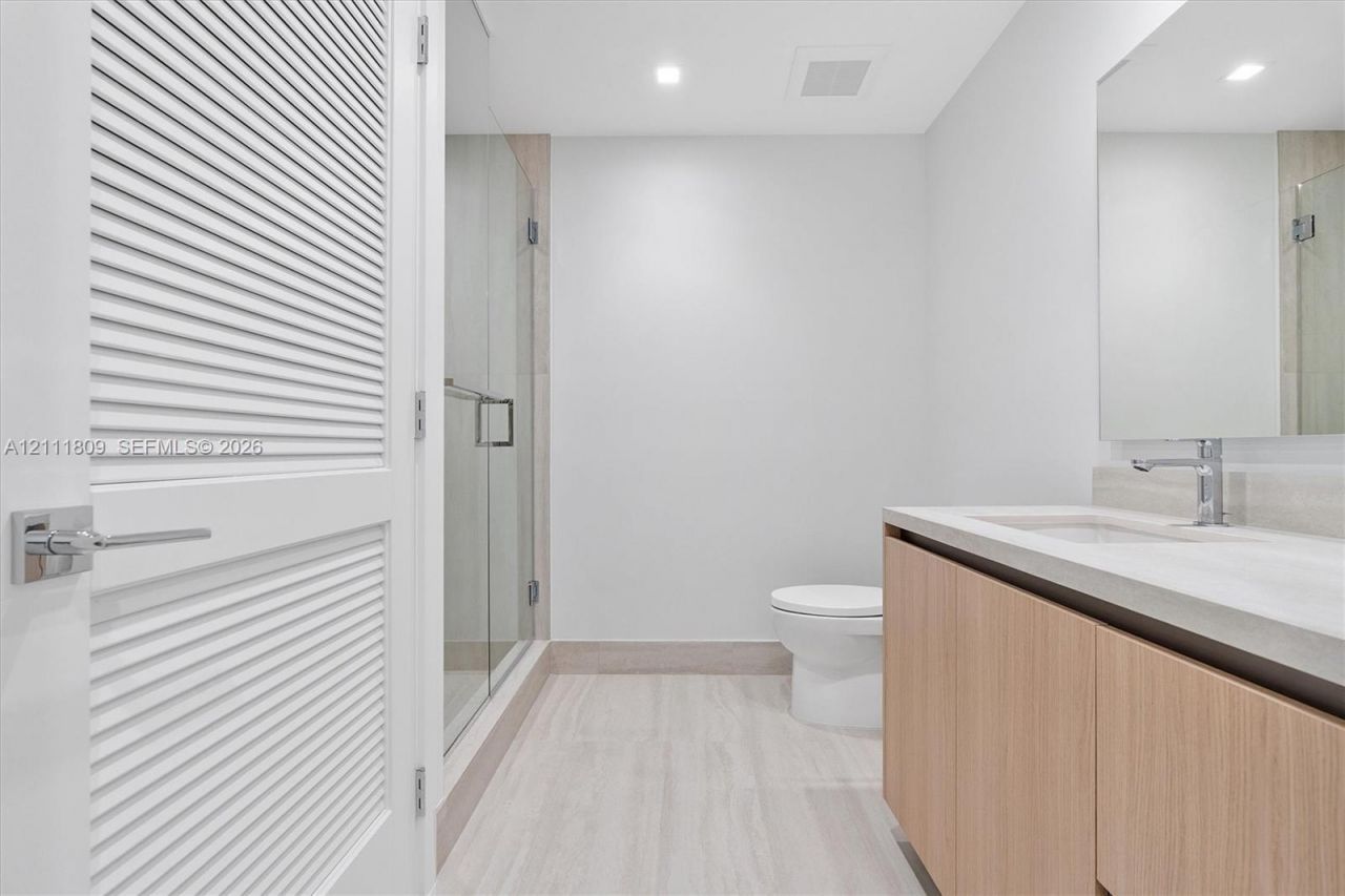 2411 Laguna Circle , Unit 2304, North Miami, FL 33181 Photo