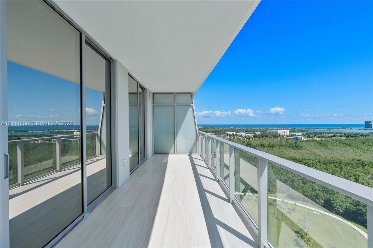 2411 Laguna Circle , Unit 2304, North Miami, FL 33181 Photo