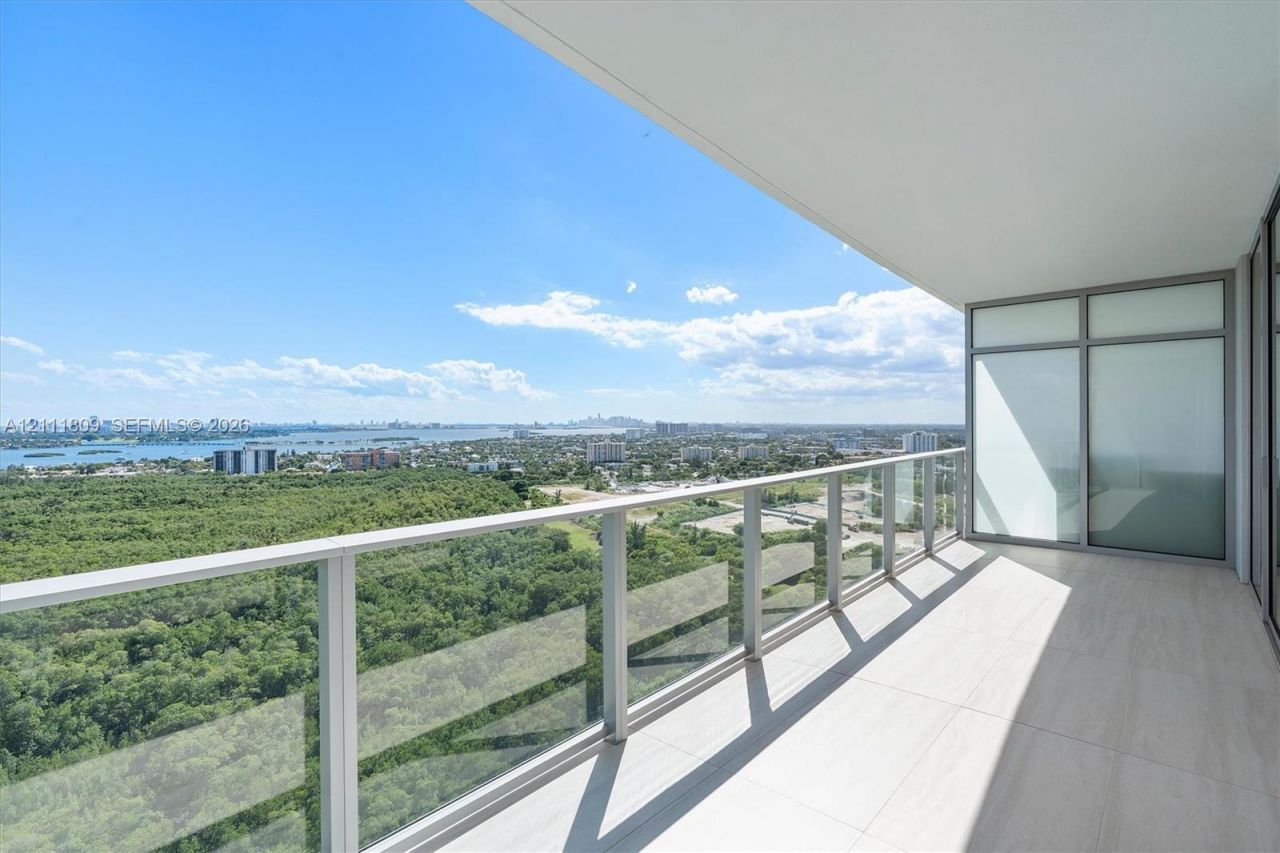 2411 Laguna Circle , Unit 2304, North Miami, FL 33181 Photo