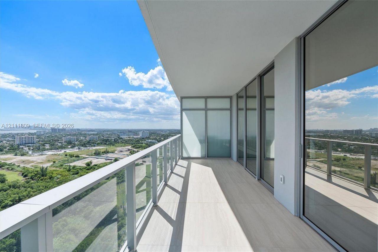 2411 Laguna Circle , Unit 2304, North Miami, FL 33181 Photo