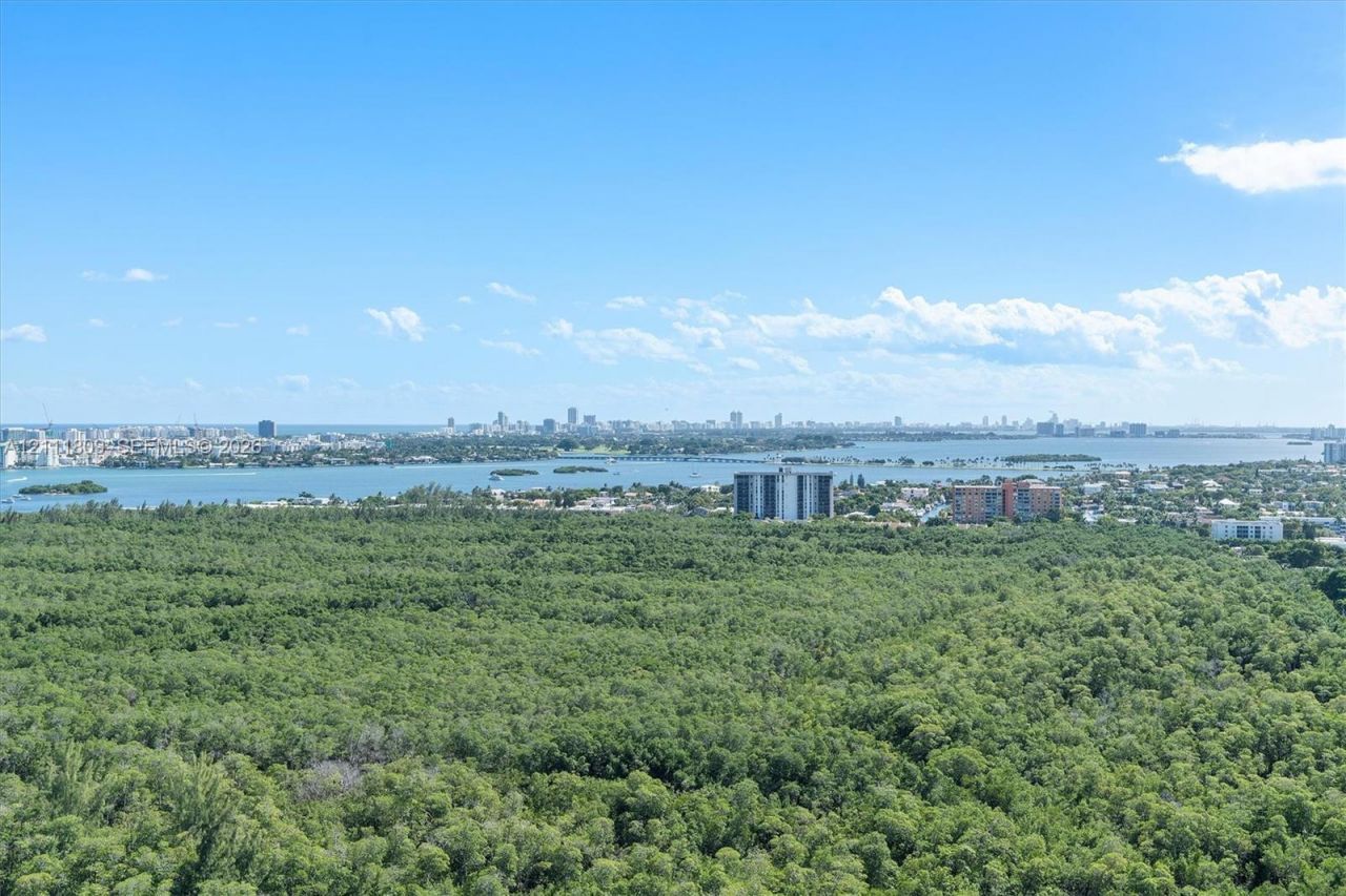 2411 Laguna Circle , Unit 2304, North Miami, FL 33181 Photo