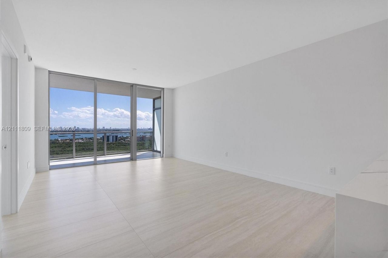 2411 Laguna Circle , Unit 2304, North Miami, FL 33181 Photo