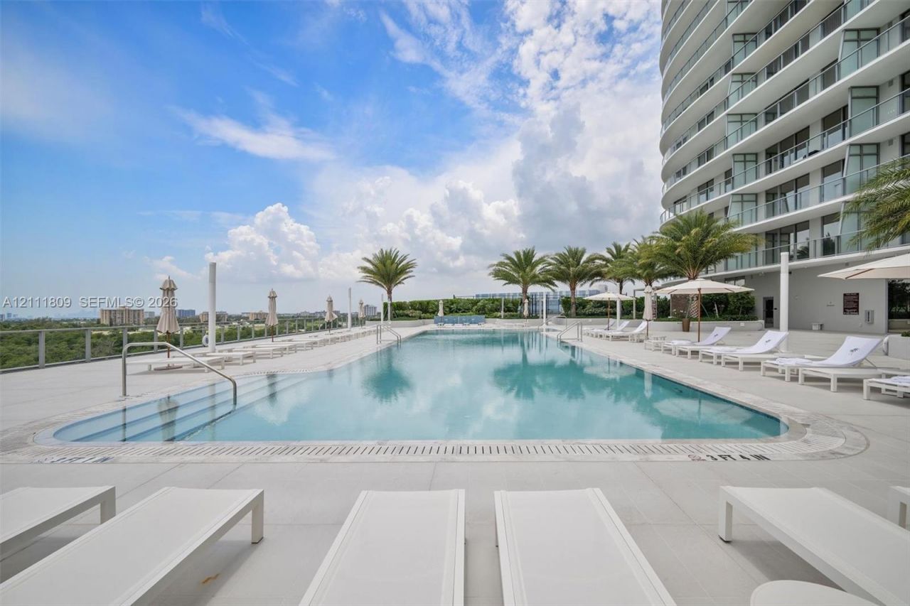 2411 Laguna Circle , Unit 2304, North Miami, FL 33181 Photo