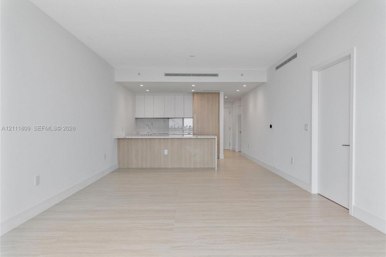 2411 Laguna Circle , Unit 2304, North Miami, FL 33181 Photo