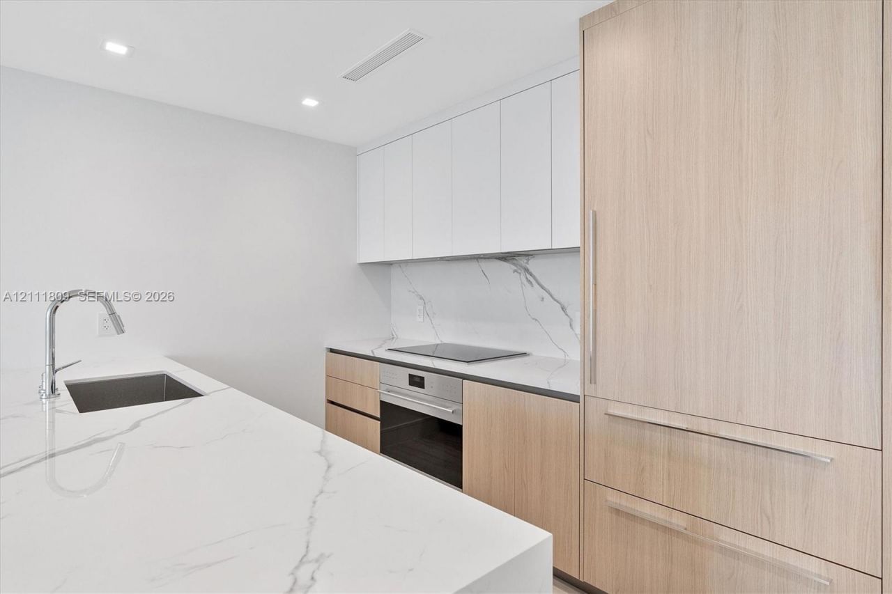 2411 Laguna Circle , Unit 2304, North Miami, FL 33181 Photo
