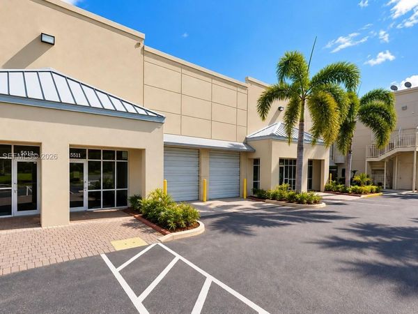 5511 N Nob Hill Rd , Sunrise, FL 33351