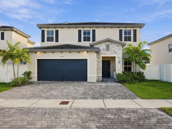 12744 SW 211th St , Miami, FL 33177