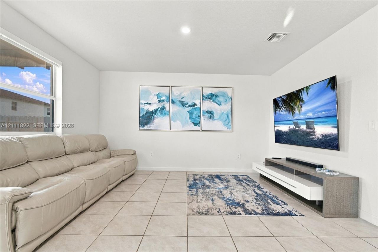 12744 SW 211th St , Miami, FL 33177 Photo