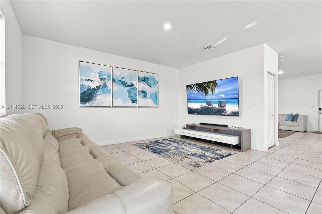 12744 SW 211th St , Miami, FL 33177 Photo