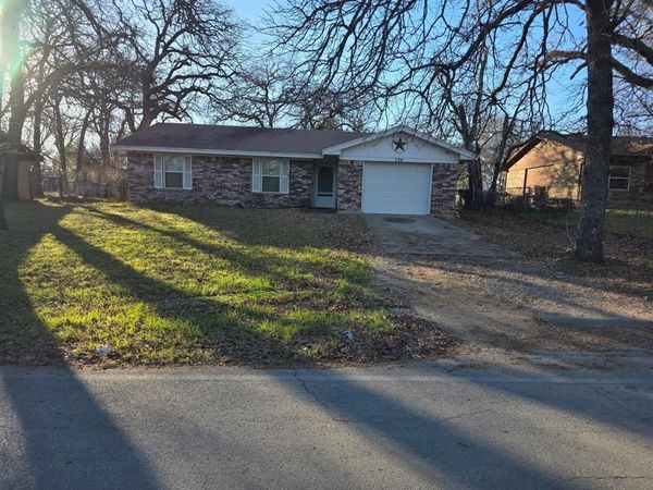 136 Richard Lane, Azle, TX 76020