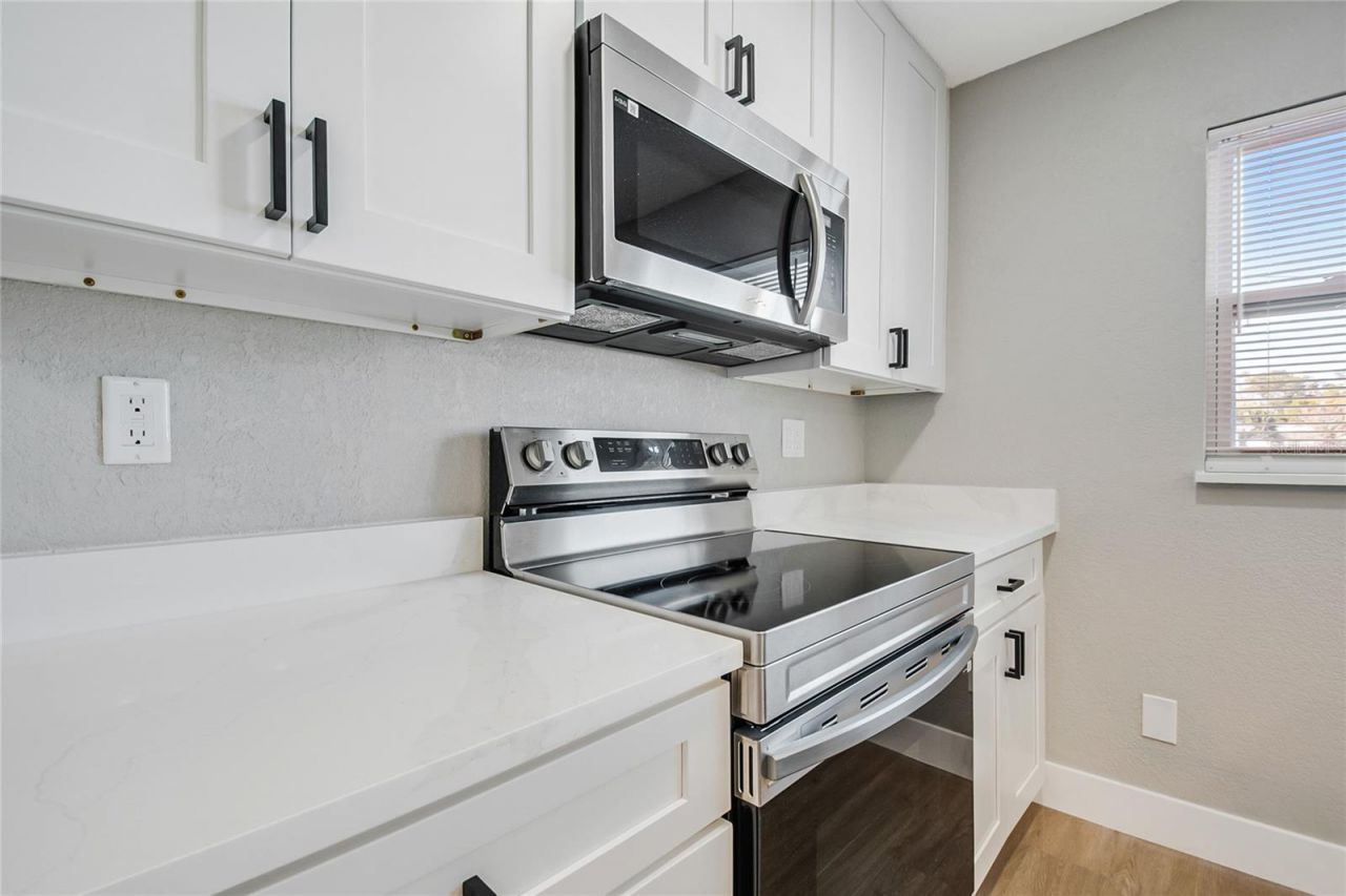 327 Amador Circle , Orlando, FL 32810 Photo