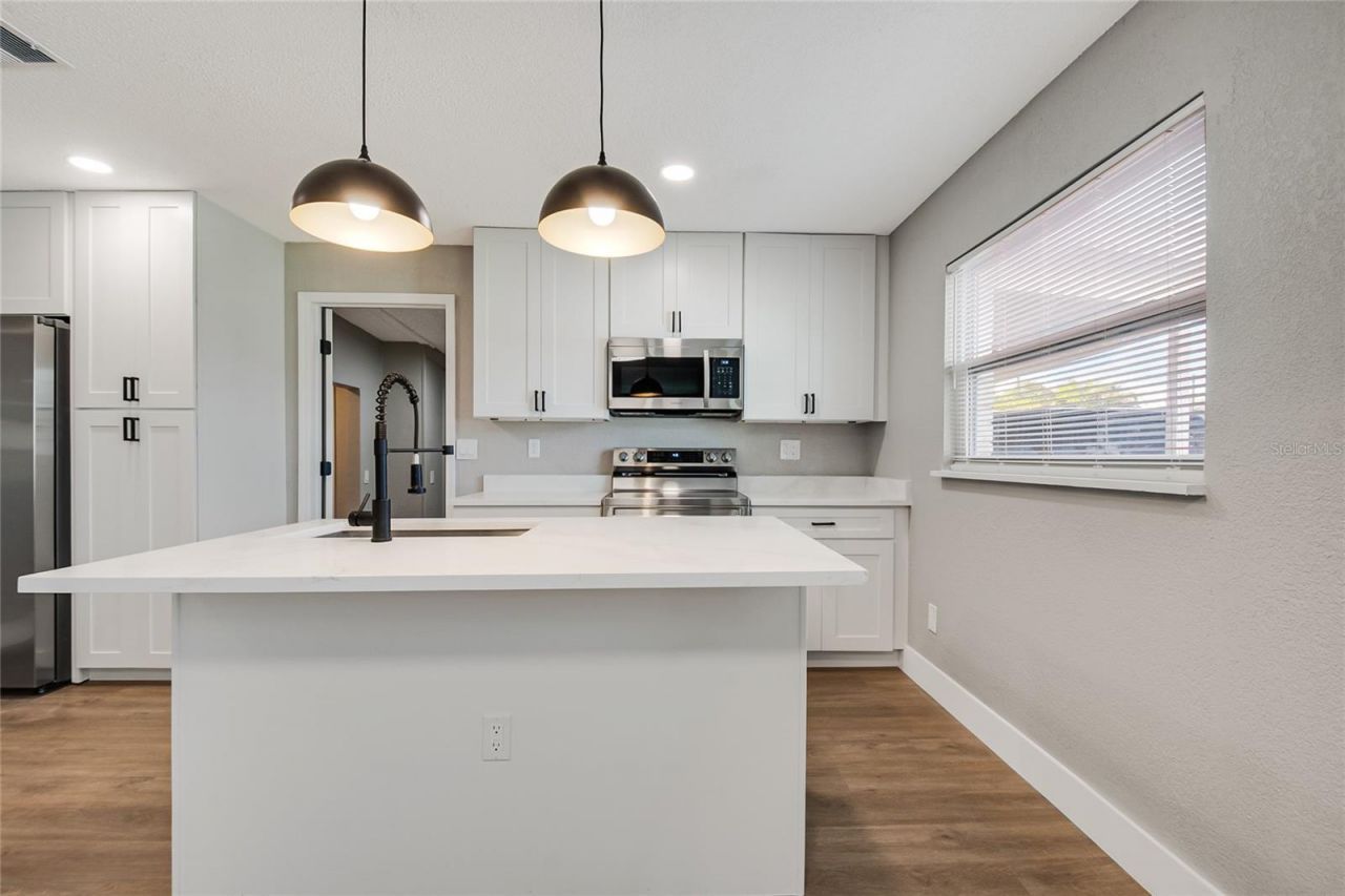 327 Amador Circle , Orlando, FL 32810 Photo