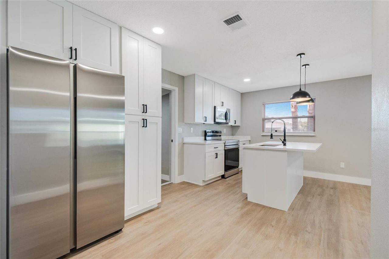 327 Amador Circle , Orlando, FL 32810 Photo