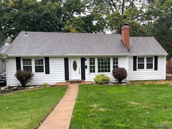 307 W Old Watson Road , Webster Groves, MO 63119
