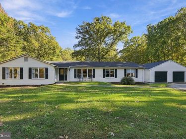13177 GOLDEN DRIVE , SUMERDUCK, VA 22742