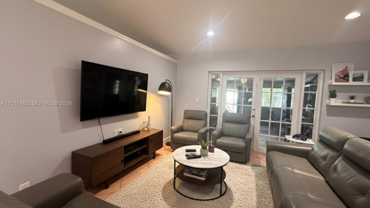 10417 NW 129th St, Unit Main, Hialeah Gardens, FL 33018 Photo