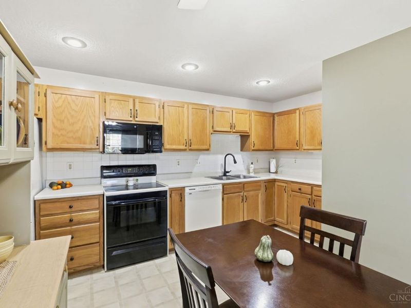 3302 Emerald Lakes Drive, Unit 6, Green Township, OH 45211 Photo 13