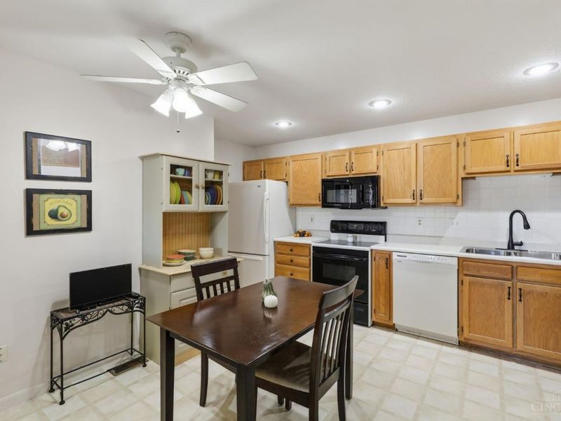 3302 Emerald Lakes Drive, Unit 6, Green Township, OH 45211 Photo 14