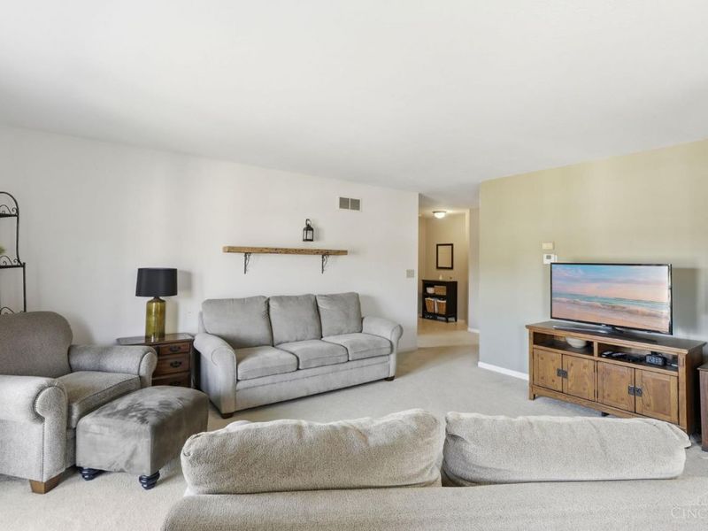 3302 Emerald Lakes Drive, Unit 6, Green Township, OH 45211 Photo 4