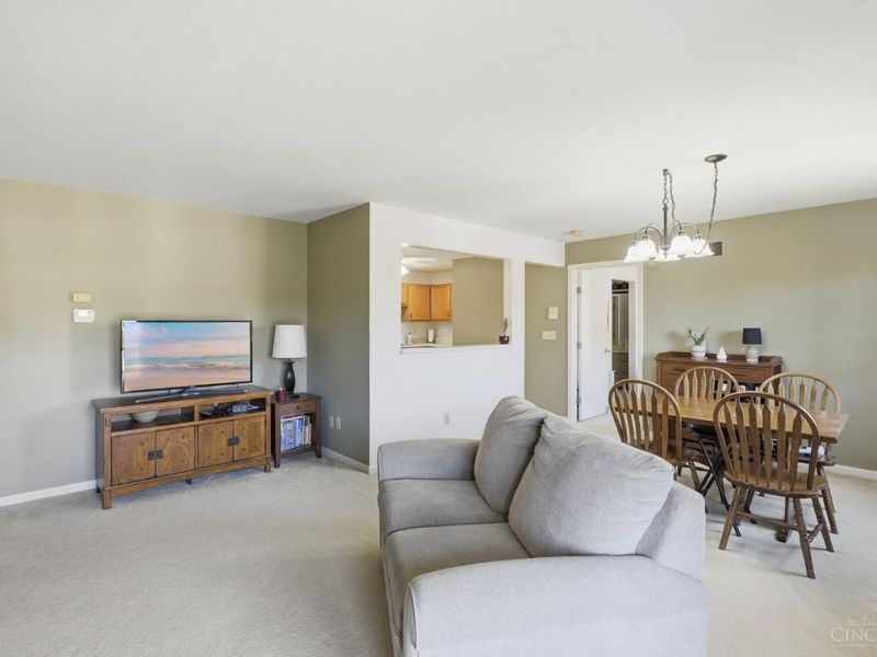 3302 Emerald Lakes Drive, Unit 6, Green Township, OH 45211 Photo 7