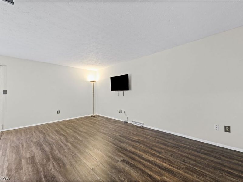 7569 Creekwood Drive, Unit 21D, North Royalton, OH 44133 Photo 11
