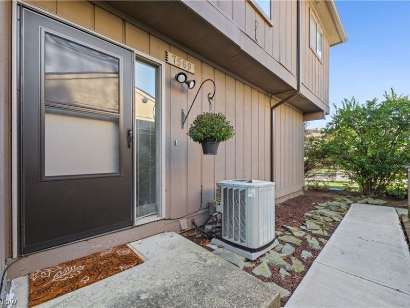 7569 Creekwood Drive, Unit 21D, North Royalton, OH 44133 Photo 2