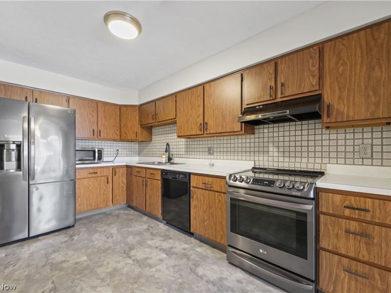 7569 Creekwood Drive, Unit 21D, North Royalton, OH 44133 Photo 21