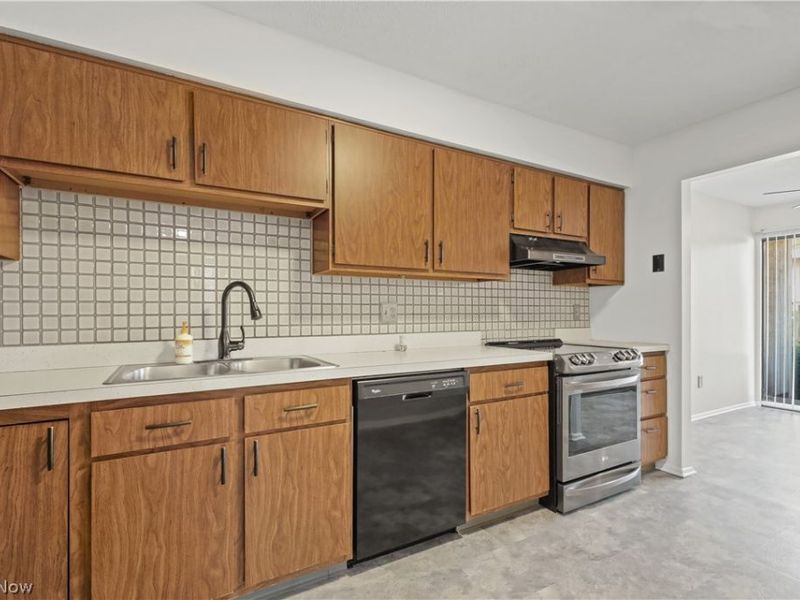 7569 Creekwood Drive, Unit 21D, North Royalton, OH 44133 Photo 24
