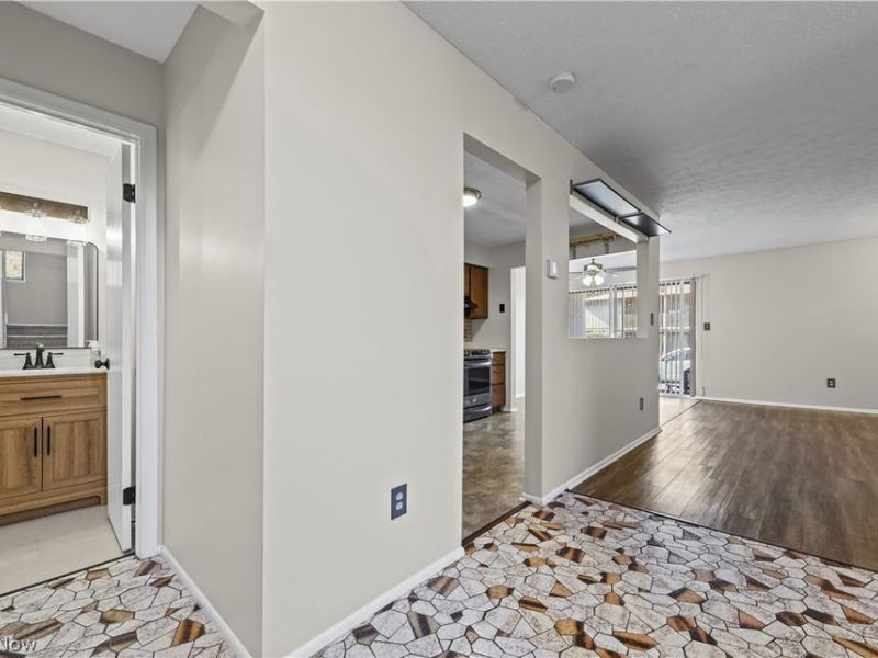 7569 Creekwood Drive, Unit 21D, North Royalton, OH 44133 Photo 8