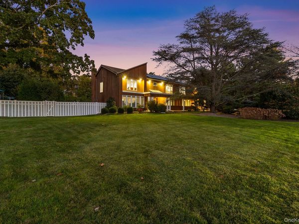 8 Winthrop Drive , Dix Hills, NY 11746