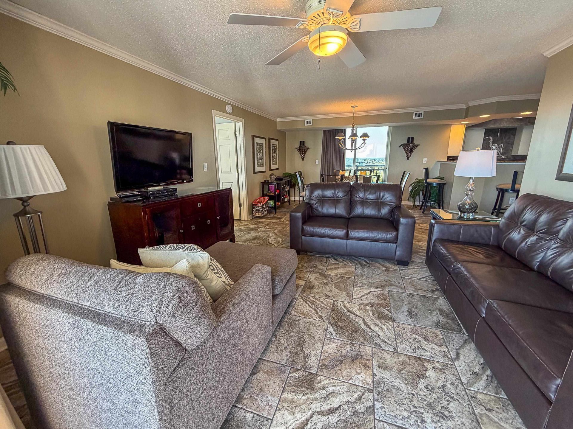 8560 Queensway Blvd.  Photo 12
