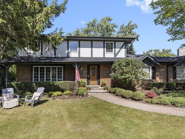 402 Minnaqua Drive , Prospect Heights, IL 60070