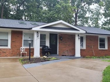 1114 S DICKENSON AVENUE S, STERLING, VA 20164