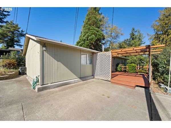 63603 4th RD, Coos Bay, OR 97420