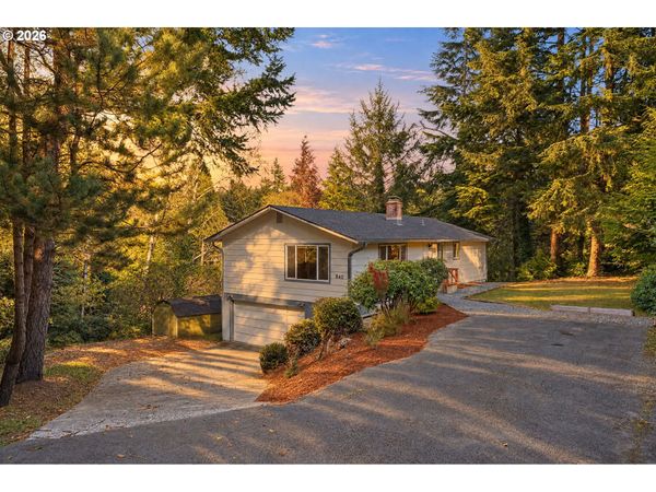 840 OCEAN SE BLVD, Coos Bay, OR 97420