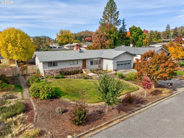 1676 NW APACHE DR, Roseburg, OR 97471