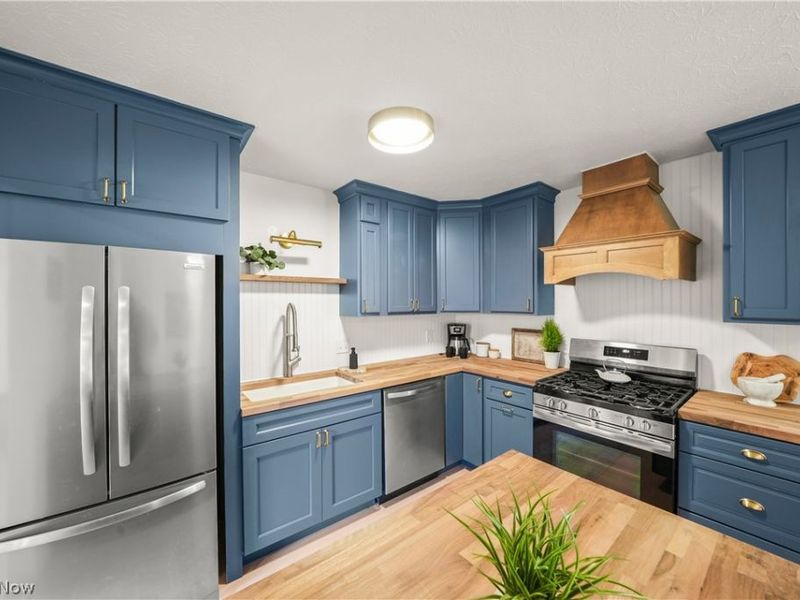9008 Wilverne Drive, Windham, OH 44288 Photo 8