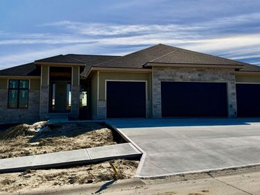 22107 Hampton Drive, Gretna, NE 68028
