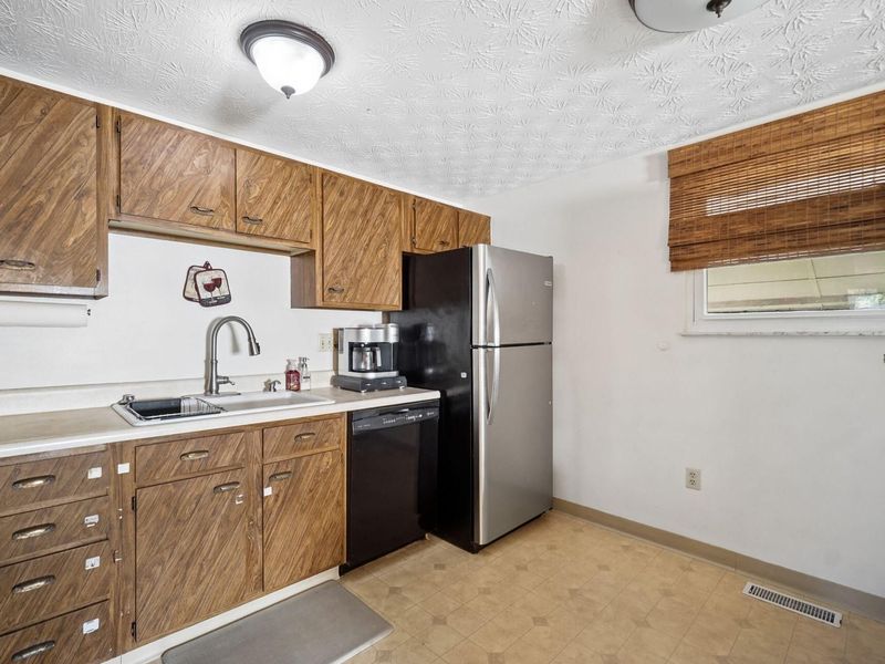817 Upwoods Drive , Columbus, OH 43228 Photo 8