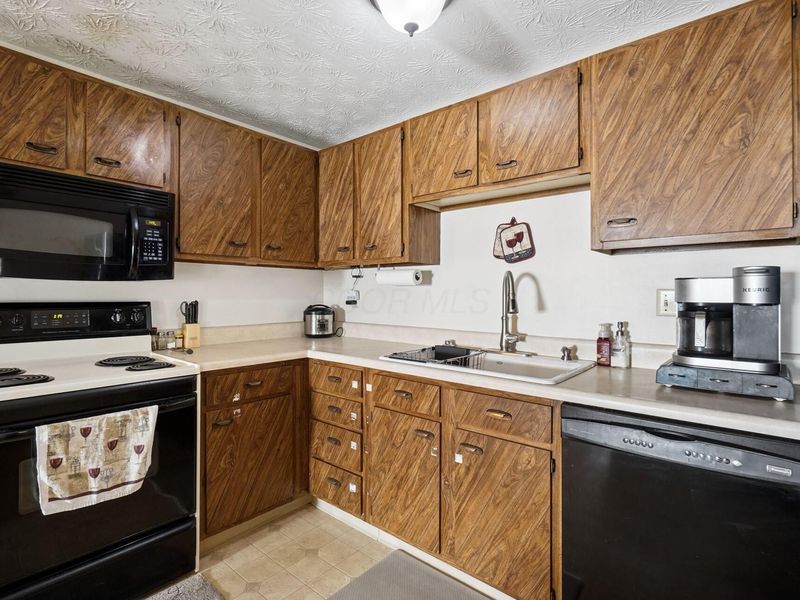 817 Upwoods Drive , Columbus, OH 43228 Photo 9