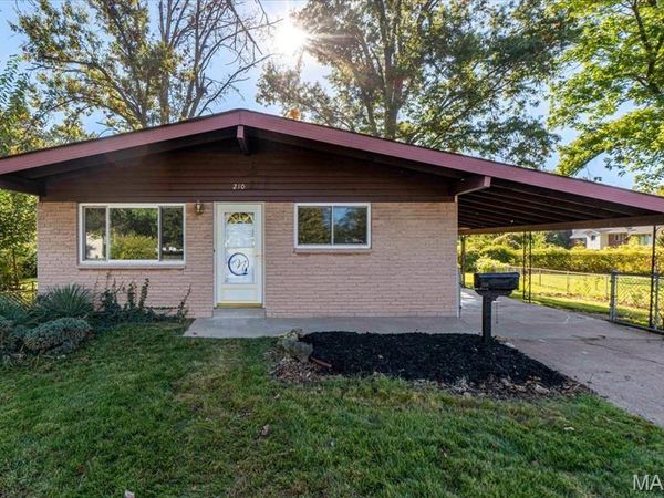 210 Versailles Drive , Florissant, MO 63031