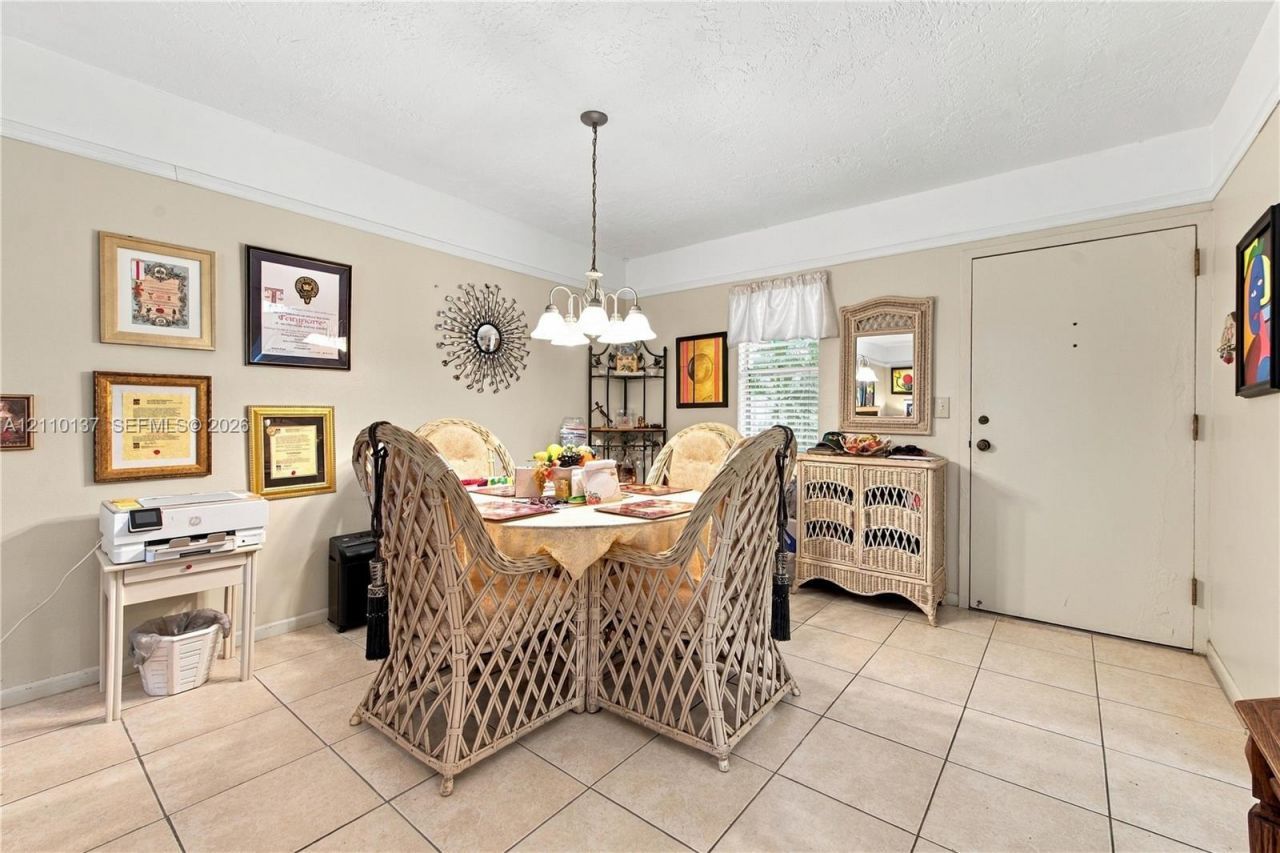 2871 Somerset Dr, Unit 205, Lauderdale Lakes, FL 33311 Photo