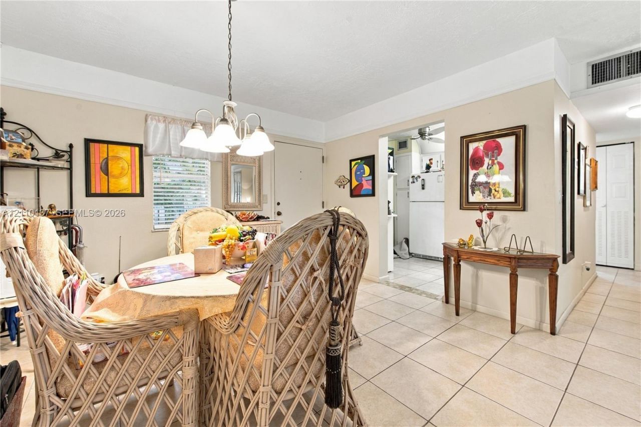 2871 Somerset Dr, Unit 205, Lauderdale Lakes, FL 33311 Photo